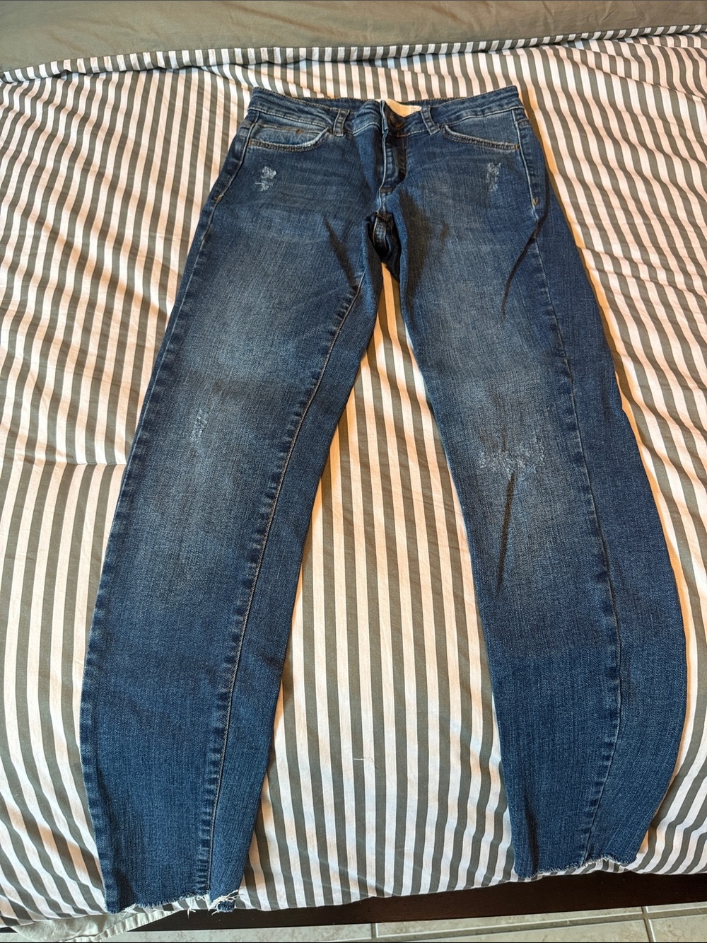 Zara Distressed Skinny Leg Jeans in Dark Blue Size 02